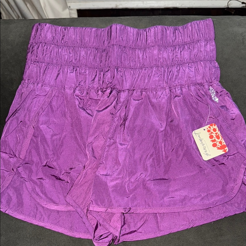 NWT Free People WAY HOME short
Vibrant color
New with tags
Built in underwear